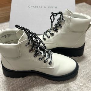 CHARLES & KEITH NEW Ridged Sole Ankle Boots color Chalk and Black Size 37/US 6.5